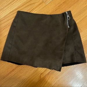 Zara size medium olive green / brown faux suede skort skirt with circle zipper